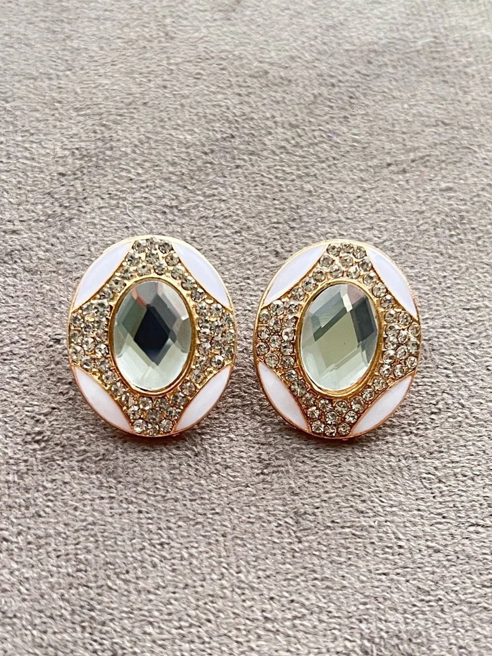 White Enamel Clear Crystal Vintage Style Oval Gold Tone Stud Earrings
